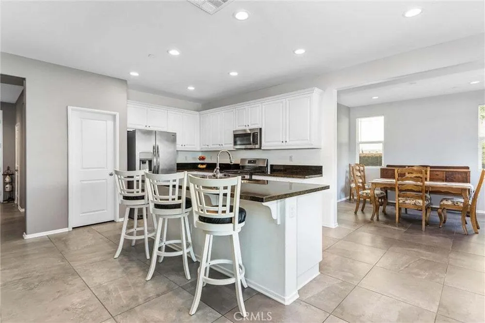 402 Buena Mesa Dr, Calimesa, CA 92320