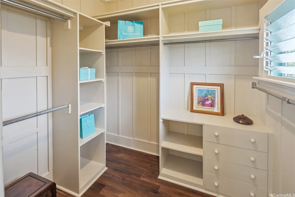 2417 Parker Pl, Honolulu, HI 96822