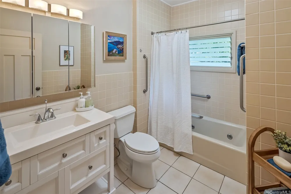 2417 Parker Pl, Honolulu, HI 96822