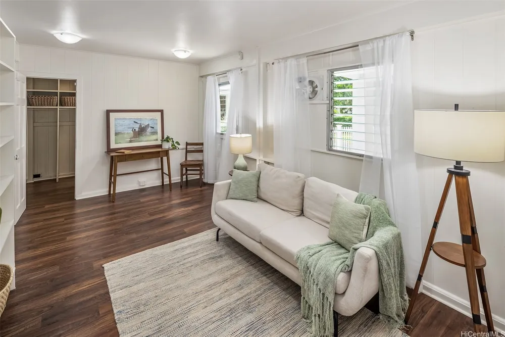 2417 Parker Pl, Honolulu, HI 96822