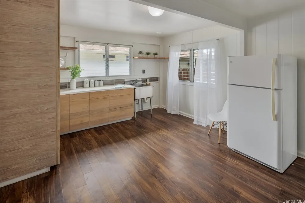 2417 Parker Pl, Honolulu, HI 96822