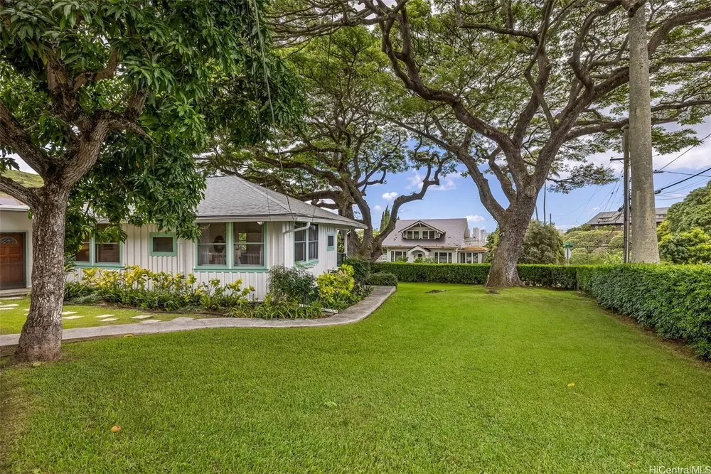 2417 Parker Pl, Honolulu, HI 96822