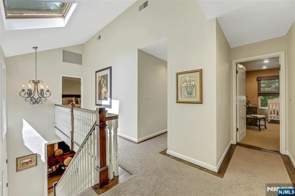 364 Canterbury Ln, Wyckoff, NJ 07481