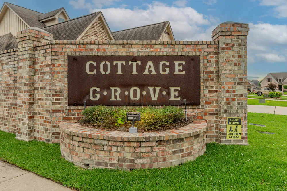 2 COTTAGE GROVE COURT, Beaumont, TX 77713