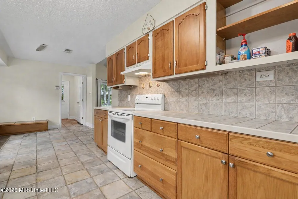 636 Kalipekona Way, Diamondhead, MS 39525