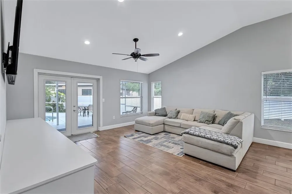 4909 6th Ave E, Bradenton, FL 34208