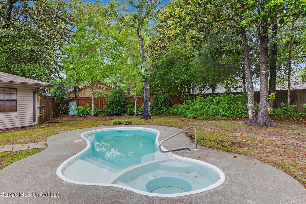 636 Kalipekona Way, Diamondhead, MS 39525