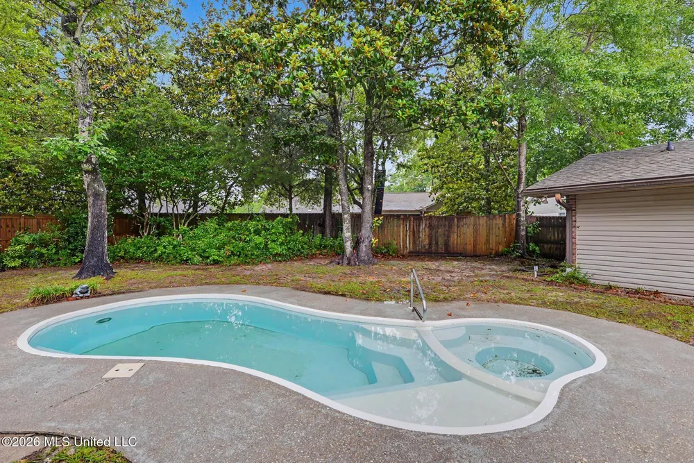 636 Kalipekona Way, Diamondhead, MS 39525