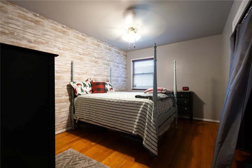 908 S 14th Pl, Rogers, AR 72758