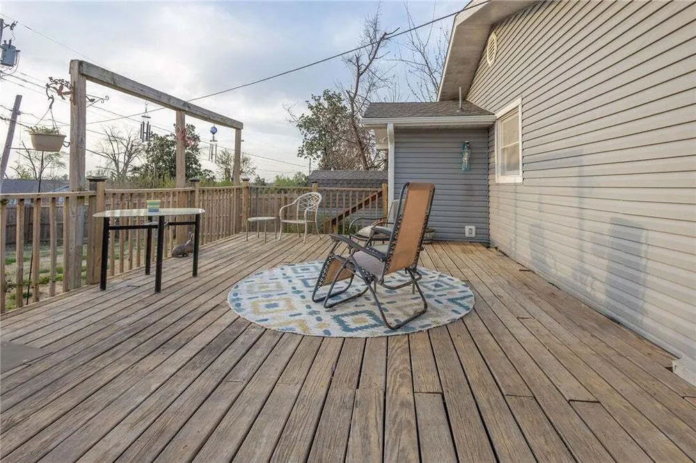 908 S 14th Pl, Rogers, AR 72758