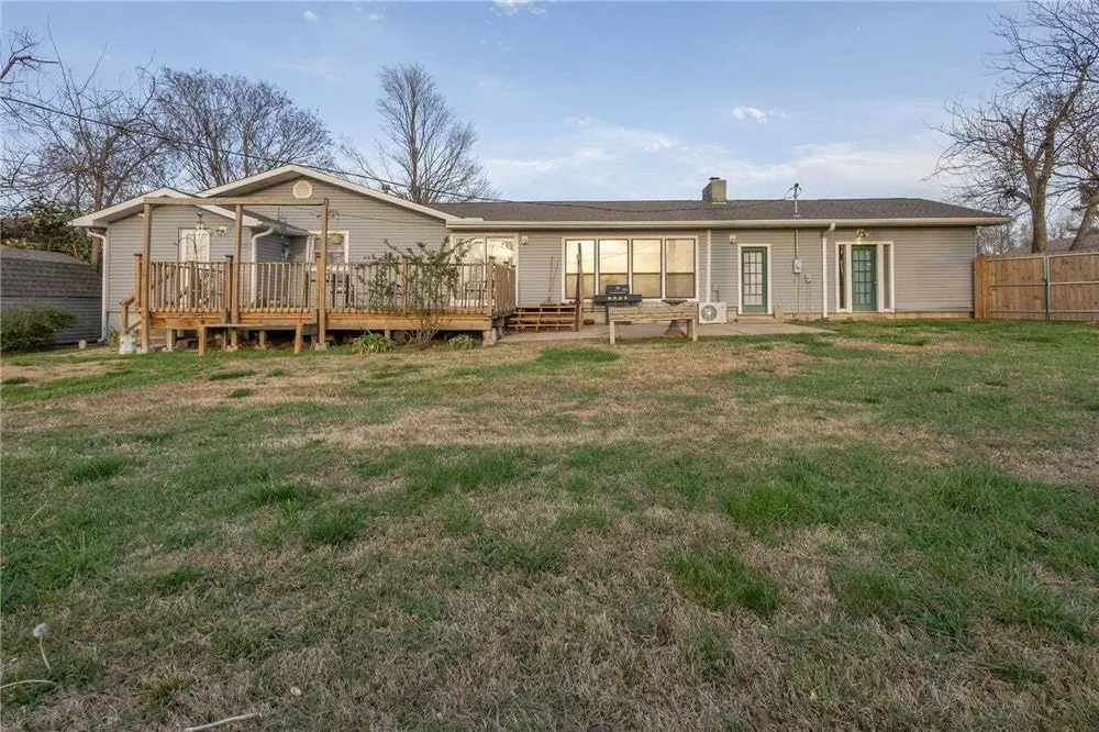 908 S 14th Pl, Rogers, AR 72758