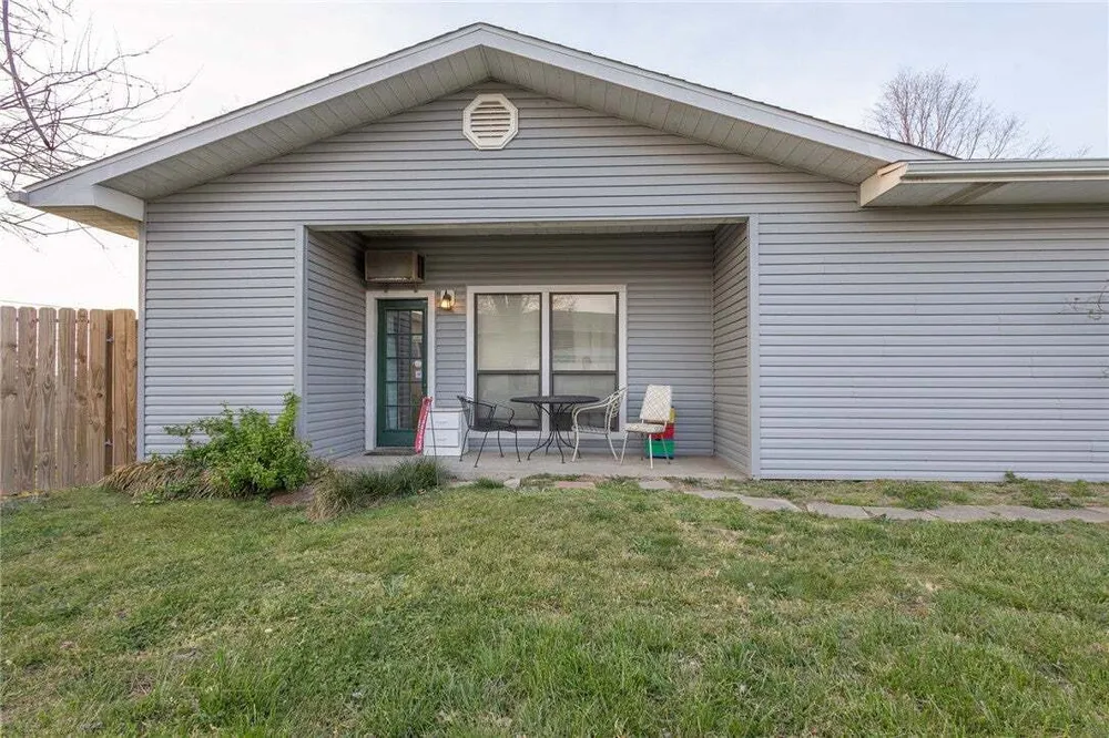 908 S 14th Pl, Rogers, AR 72758
