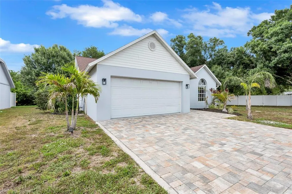 4909 6th Ave E, Bradenton, FL 34208
