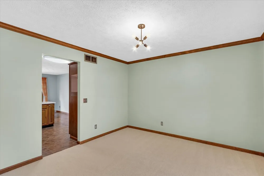 2807 Willow Bend Rd, Champaign, IL 61822
