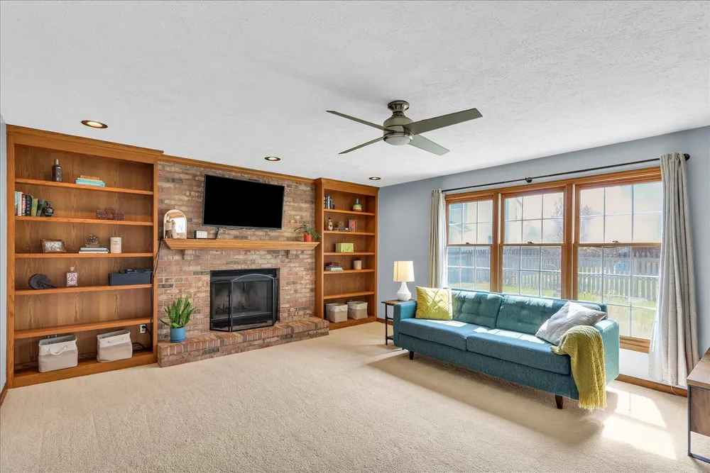 2807 Willow Bend Rd, Champaign, IL 61822