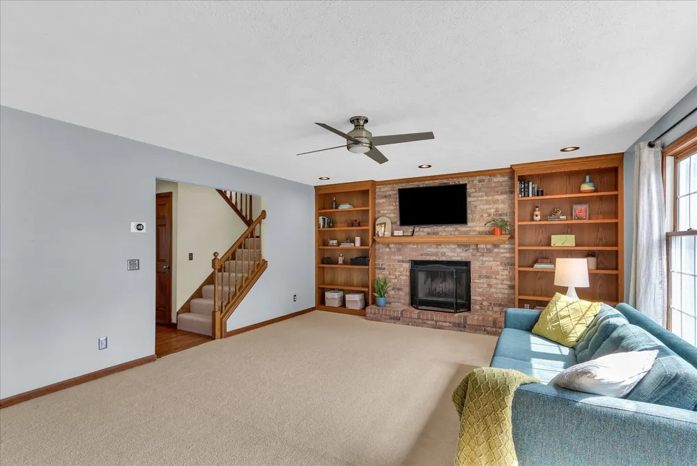2807 Willow Bend Rd, Champaign, IL 61822
