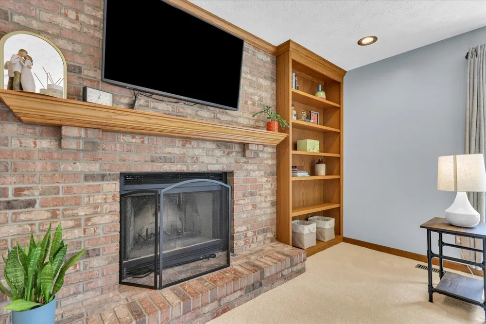 2807 Willow Bend Rd, Champaign, IL 61822