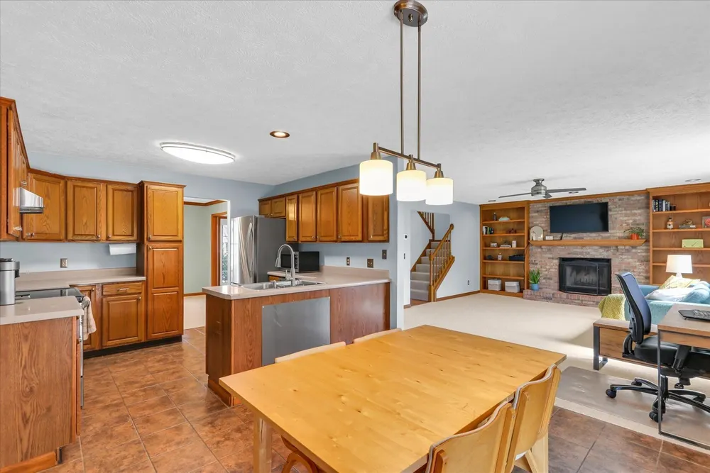 2807 Willow Bend Rd, Champaign, IL 61822
