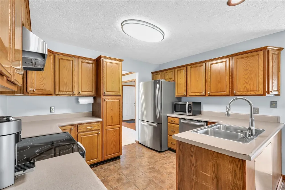 2807 Willow Bend Rd, Champaign, IL 61822