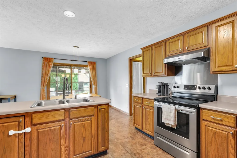 2807 Willow Bend Rd, Champaign, IL 61822