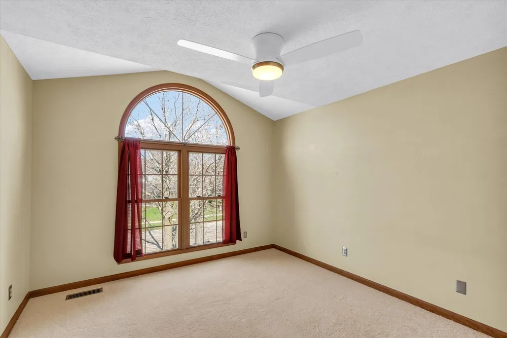 2807 Willow Bend Rd, Champaign, IL 61822