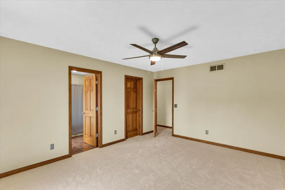 2807 Willow Bend Rd, Champaign, IL 61822
