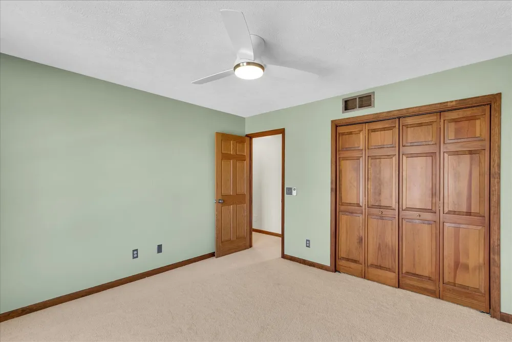 2807 Willow Bend Rd, Champaign, IL 61822