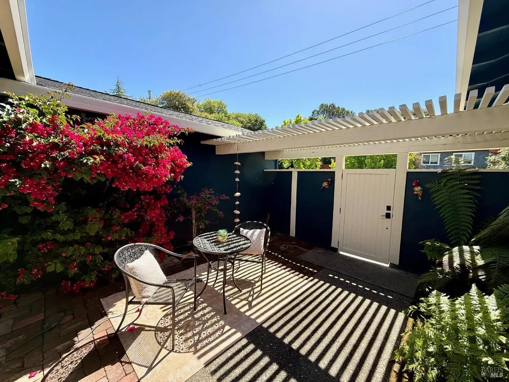 80 Upper Oak Dr, San Rafael, CA 94903