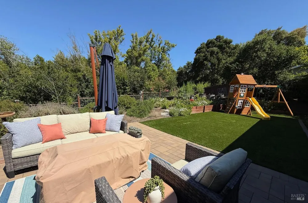 80 Upper Oak Dr, San Rafael, CA 94903