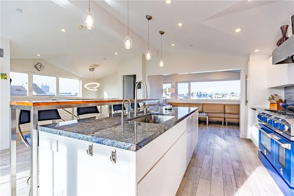 417 E Balboa Blvd, Newport Beach, CA 92661
