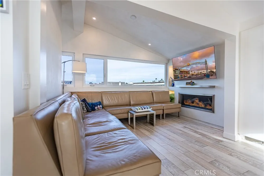 417 E Balboa Blvd, Newport Beach, CA 92661