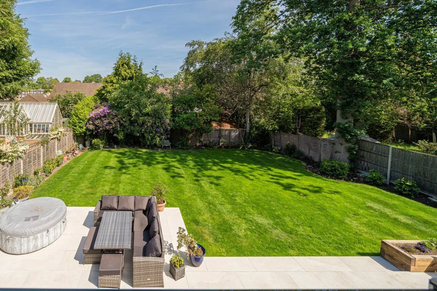 Pine Grove, Weybridge, KT13 photo 13