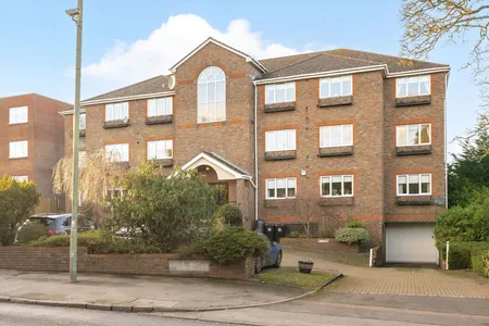 Oatlands Drive, Weybridge, KT13