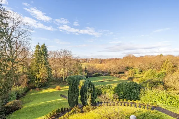 Oatlands Drive, Weybridge, KT13 photo 9