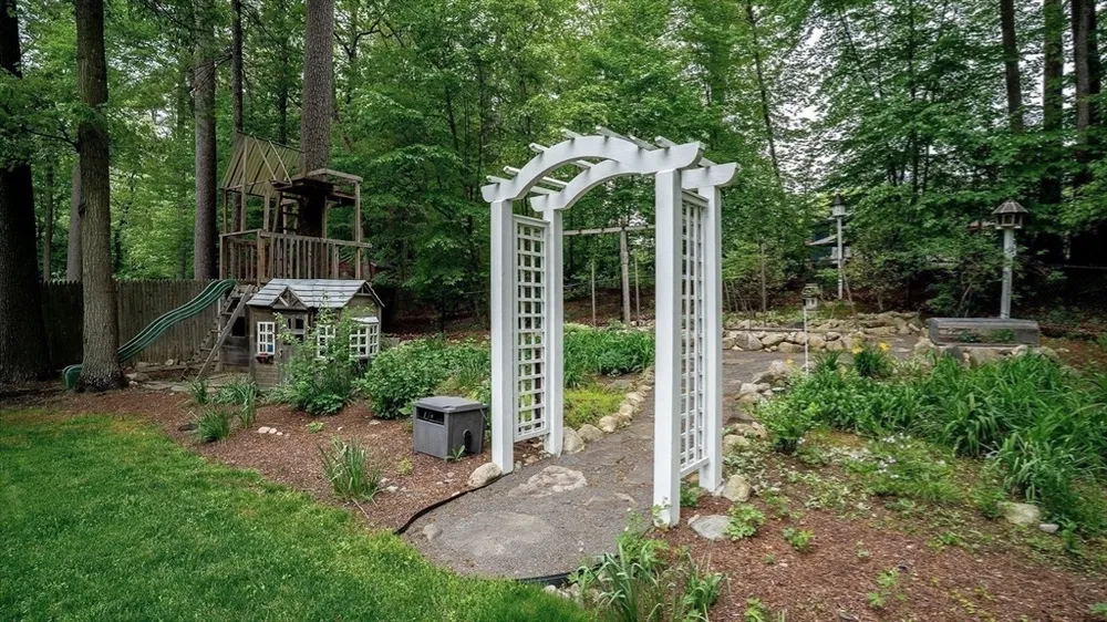 142 Baker St, Walpole, MA 02081