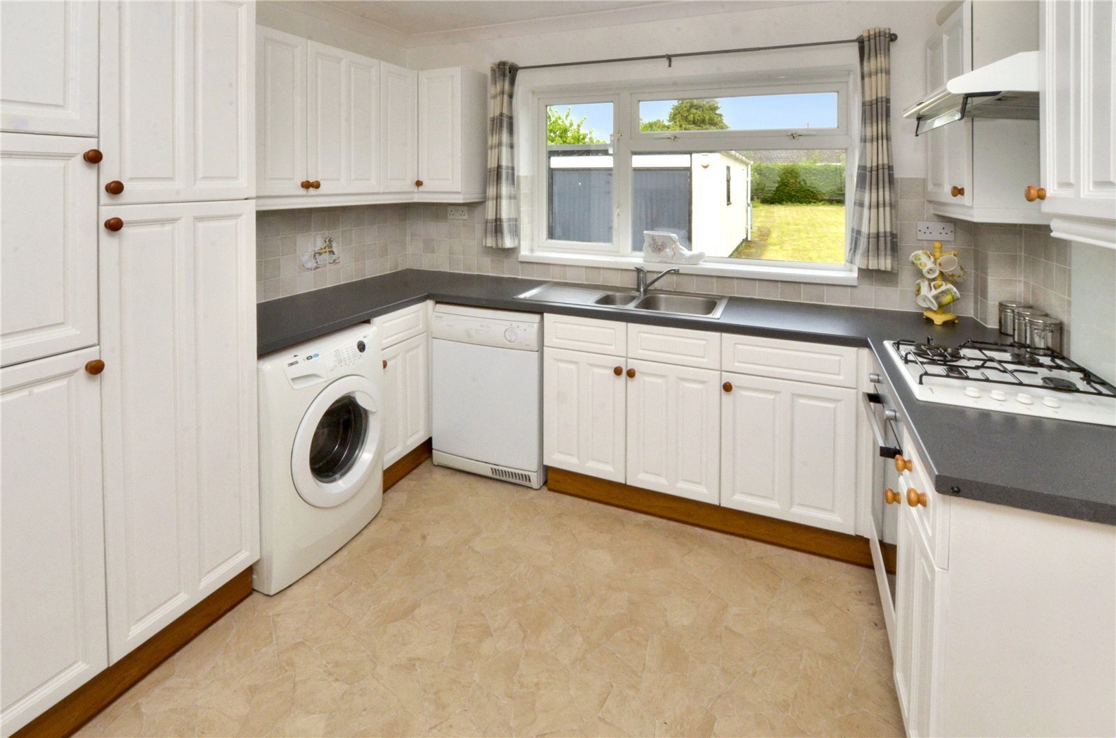 Elmhurst Road, West Moors, Ferndown, Dorset, BH22 Image 4
