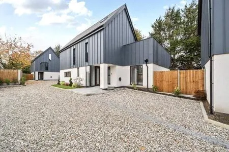 Kingfield Green, Woking, GU22