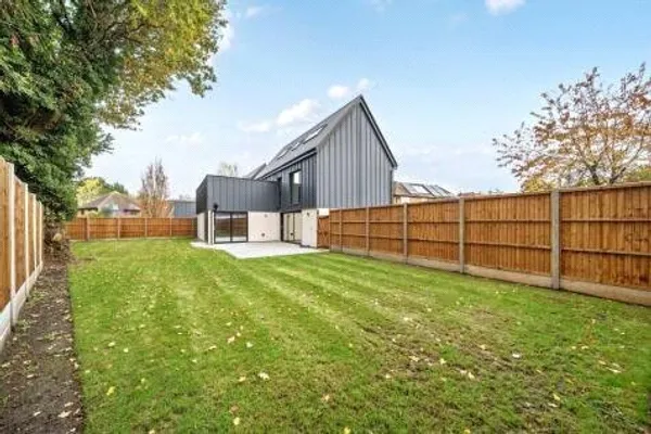 Kingfield Green, Woking, GU22 photo 3