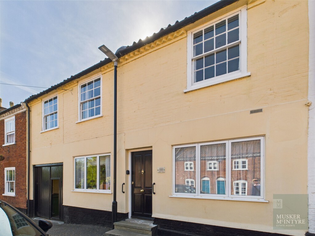High Street, Loddon Image 5