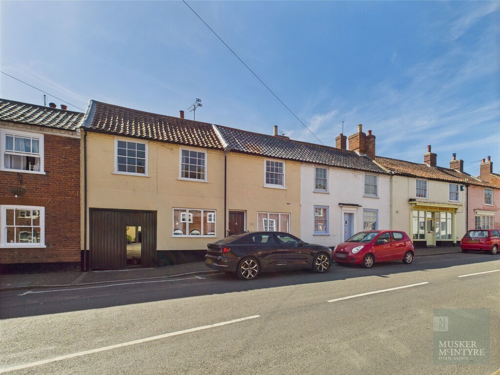 High Street, Loddon Image 18