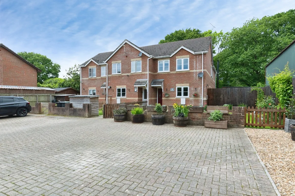 Old Brickyard Road, Sandleheath