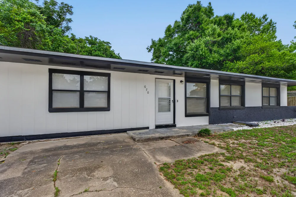 670 Shrewsbury Rd, Mary Esther, FL 32569