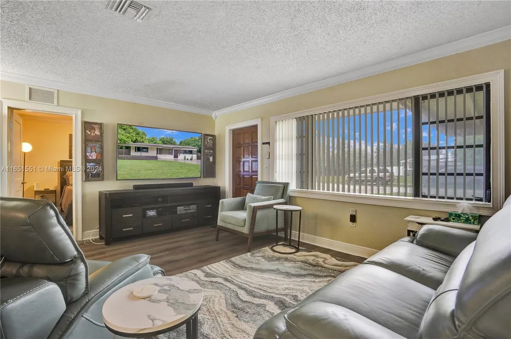 770 NW 175th Dr, Miami Gardens, FL 33169