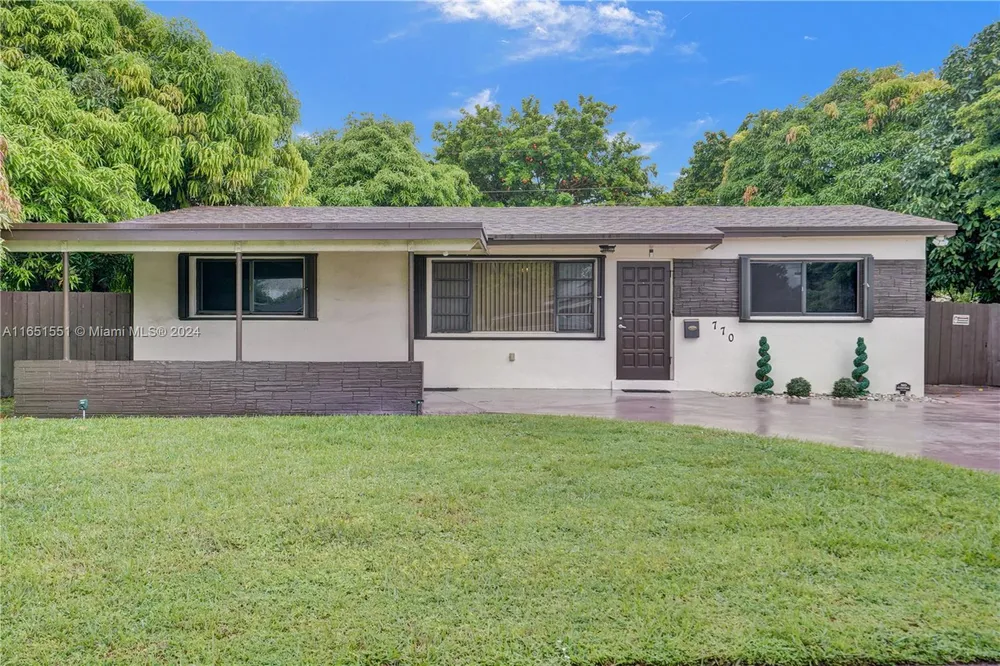 770 NW 175th Dr, Miami Gardens, FL 33169