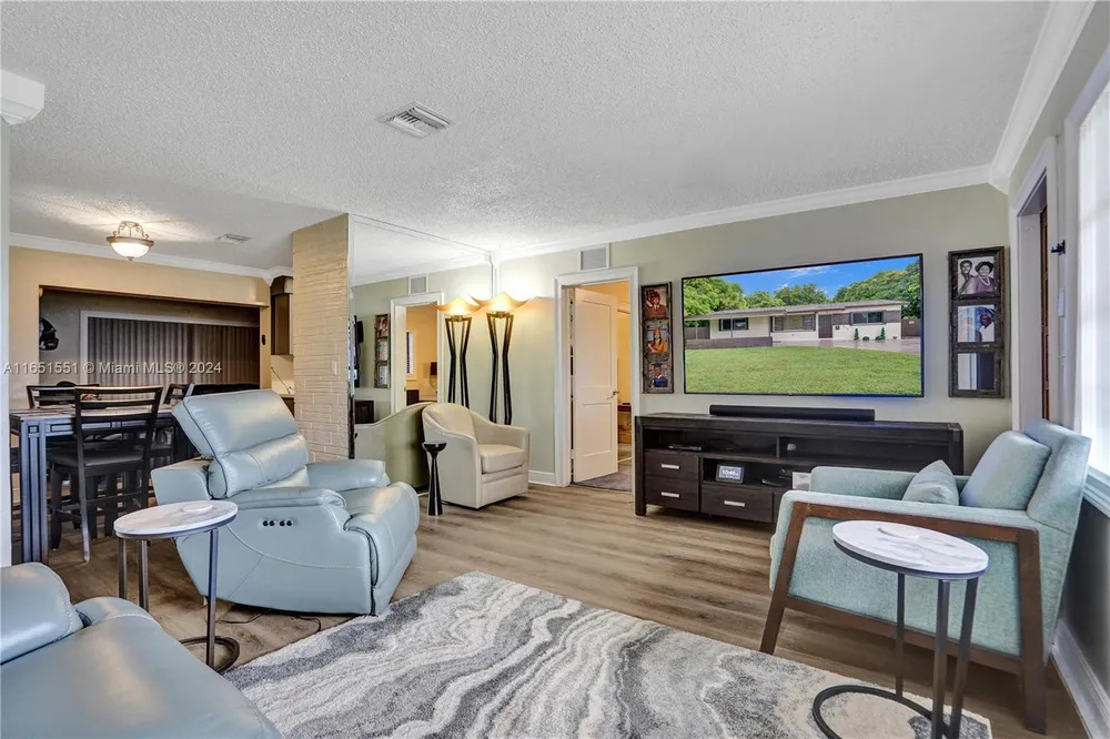 770 NW 175th Dr, Miami Gardens, FL 33169