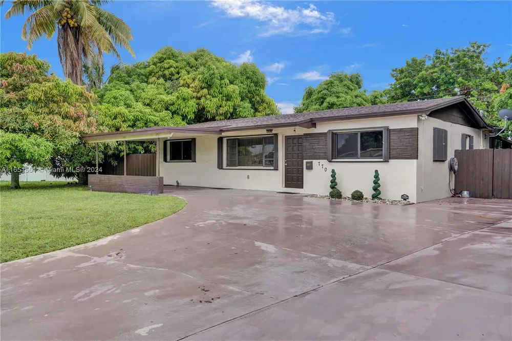 770 NW 175th Dr, Miami Gardens, FL 33169