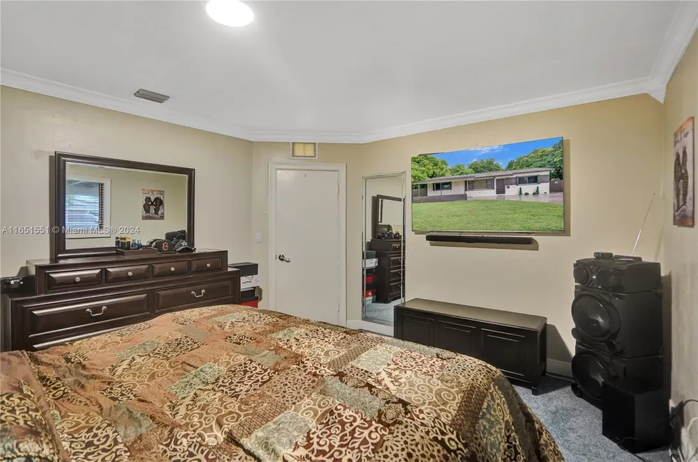770 NW 175th Dr, Miami Gardens, FL 33169