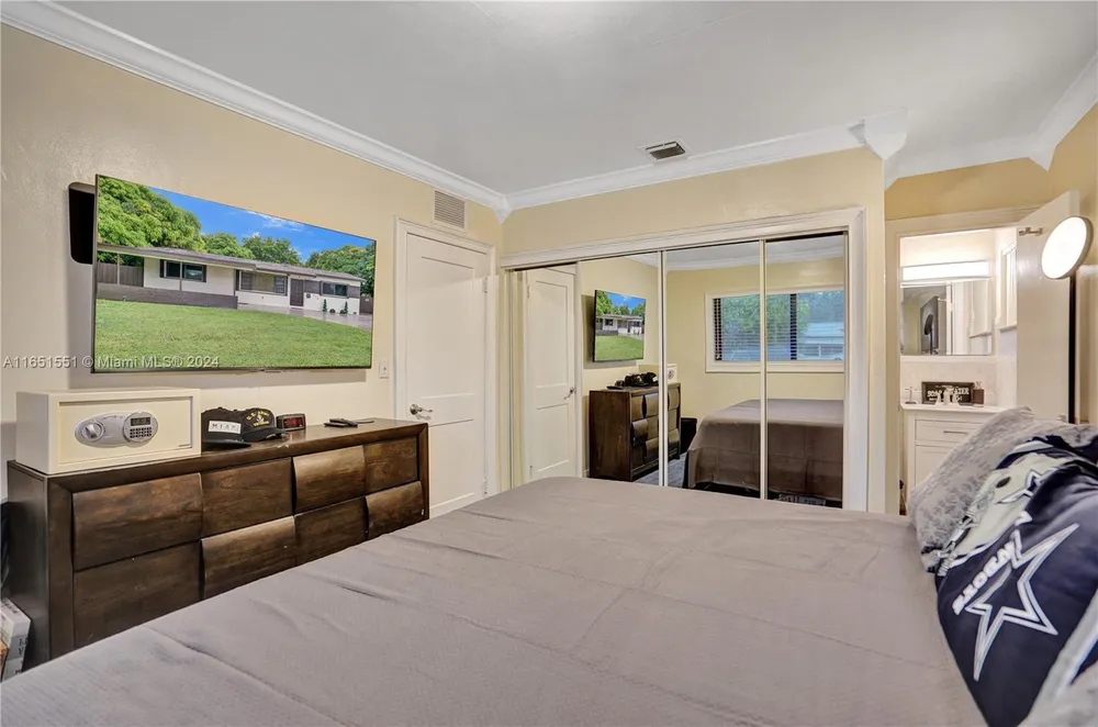 770 NW 175th Dr, Miami Gardens, FL 33169