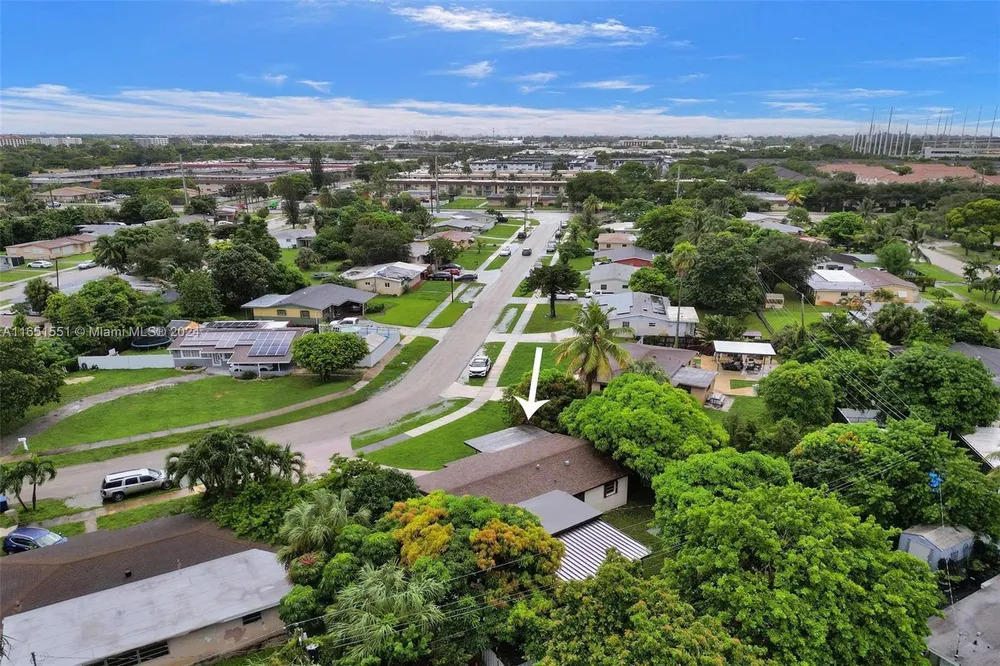 770 NW 175th Dr, Miami Gardens, FL 33169