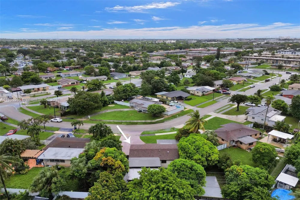 770 NW 175th Dr, Miami Gardens, FL 33169